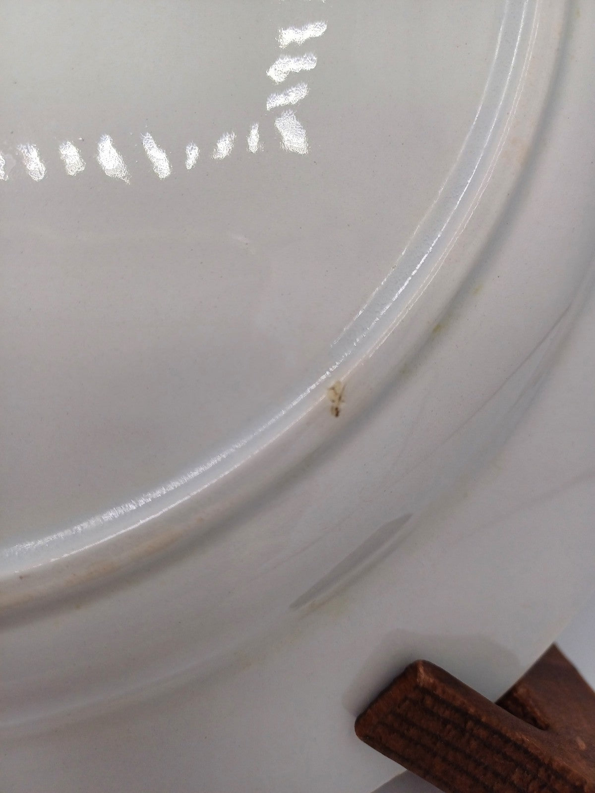 Plat en porcelaine – Décor floral – Lunéville, France - Collection AR CONCEPT