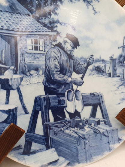 Assiette en Faïence de Delft – Décor Vieux Sabatier, Scène d’époque – Pays-Bas AR CONCEPT