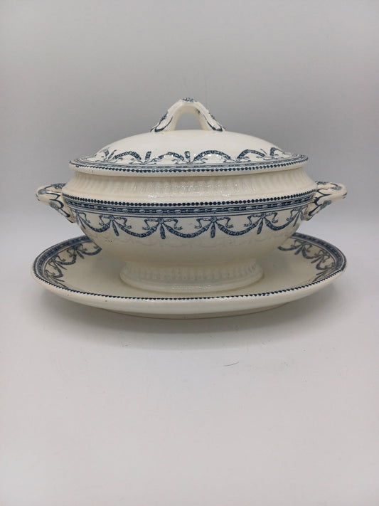 Saucière en Terre de Fer – Salins, Décor Guirlandes Louis XVI AR CONCEPT