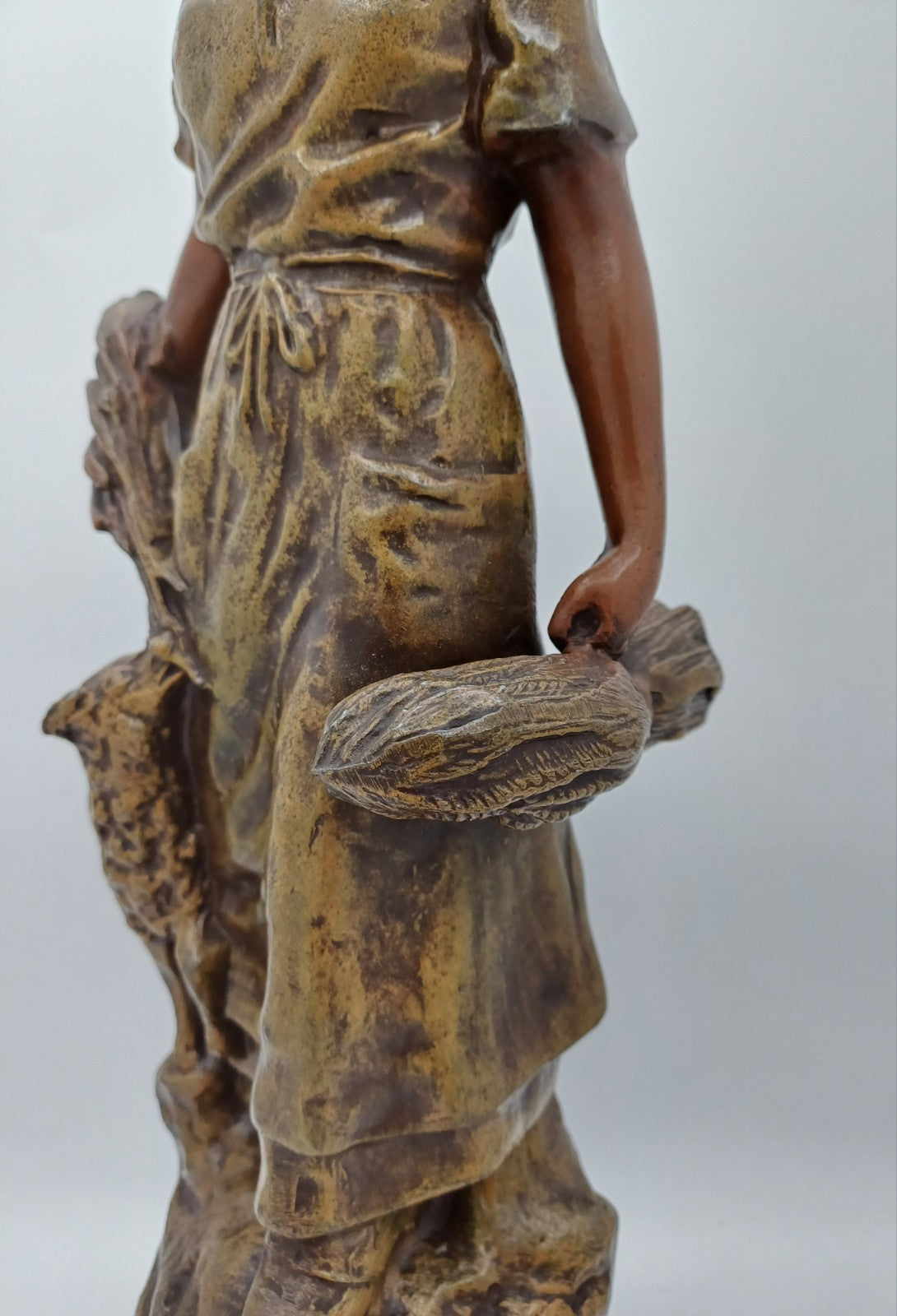 Statue en Régule sur Socle en Bois – "La Fermière" - Vintage AR CONCEPT