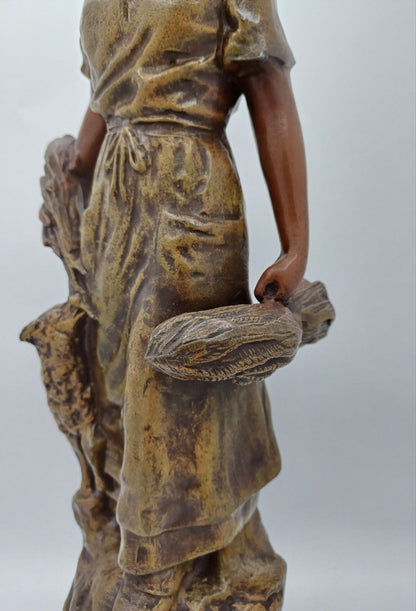 Statue en Régule sur Socle en Bois – "La Fermière" - Vintage AR CONCEPT