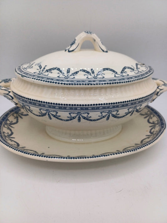 Saucière en Terre de Fer – Salins, Décor Guirlandes Louis XVI AR CONCEPT