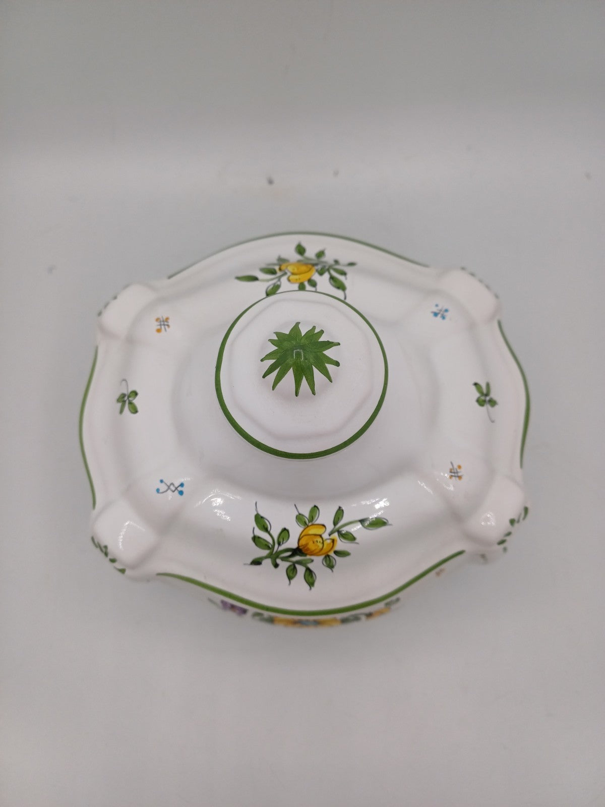 Bonbonnière en Faïence – Faïencerie Dellerie à Moustier - Très bon état AR CONCEPT