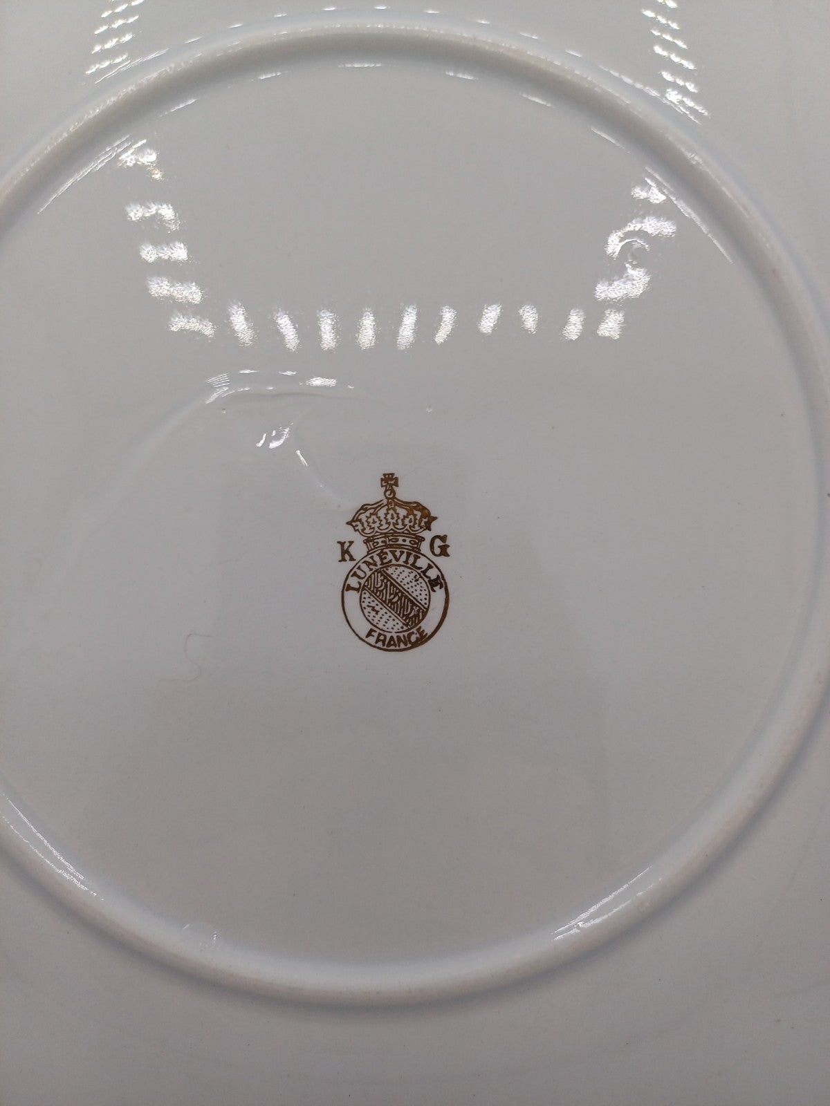 Plat à gâteau en porcelaine – Décor floral – Lunéville, France - Collection AR CONCEPT