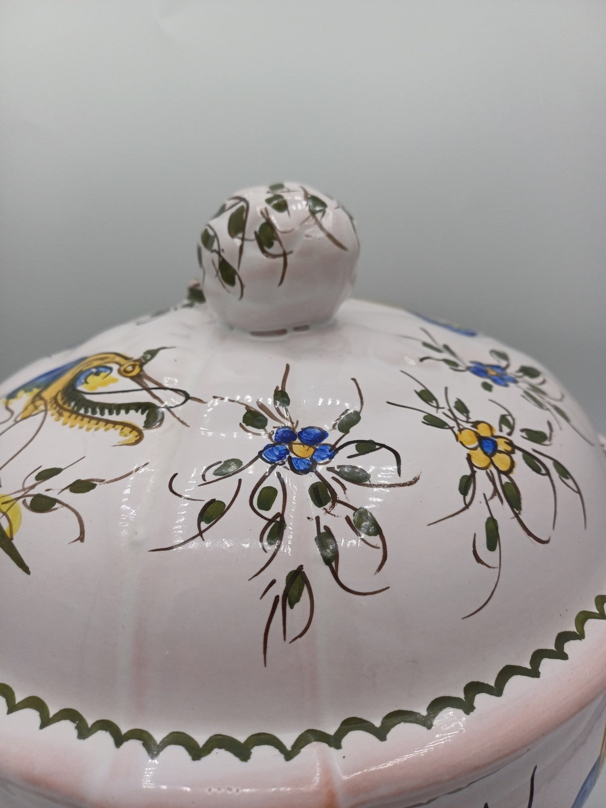 Soupière en Terre Polie Signée Jean Paulet – XXème siècle - Peint à la Main AR CONCEPT