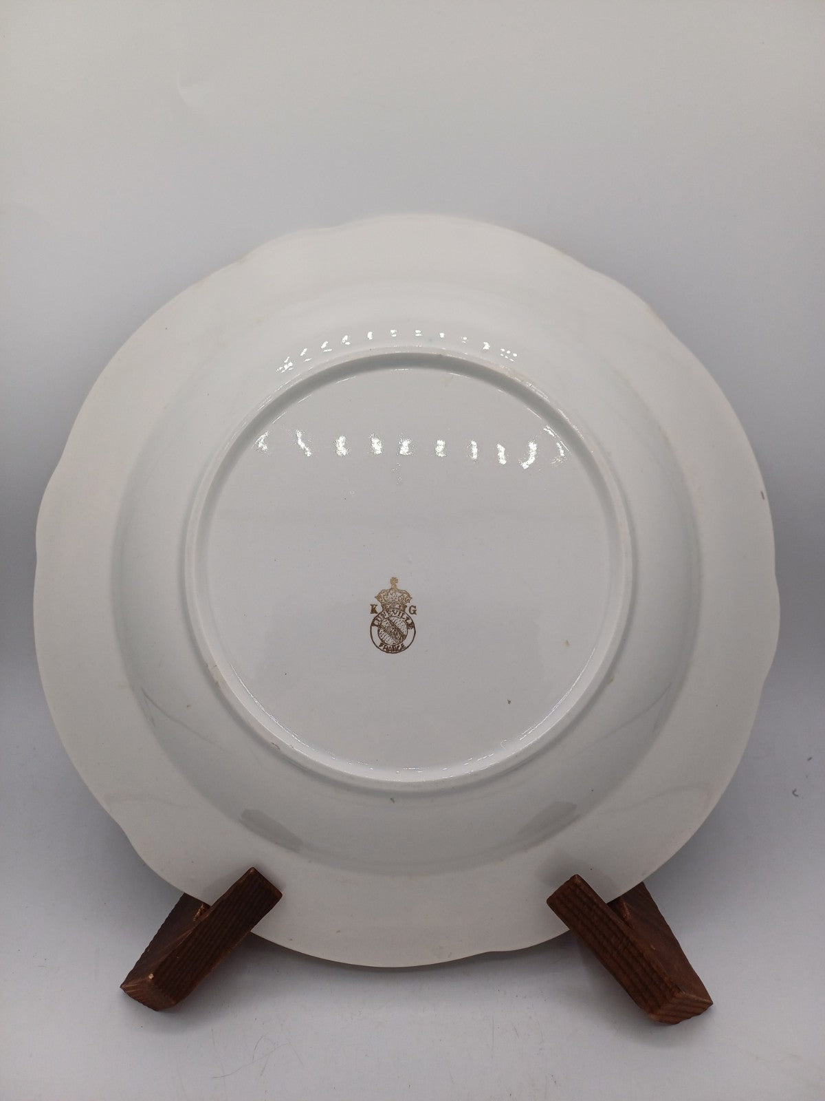 Grand plat creux en porcelaine – Décor floral – Lunéville, France AR CONCEPT