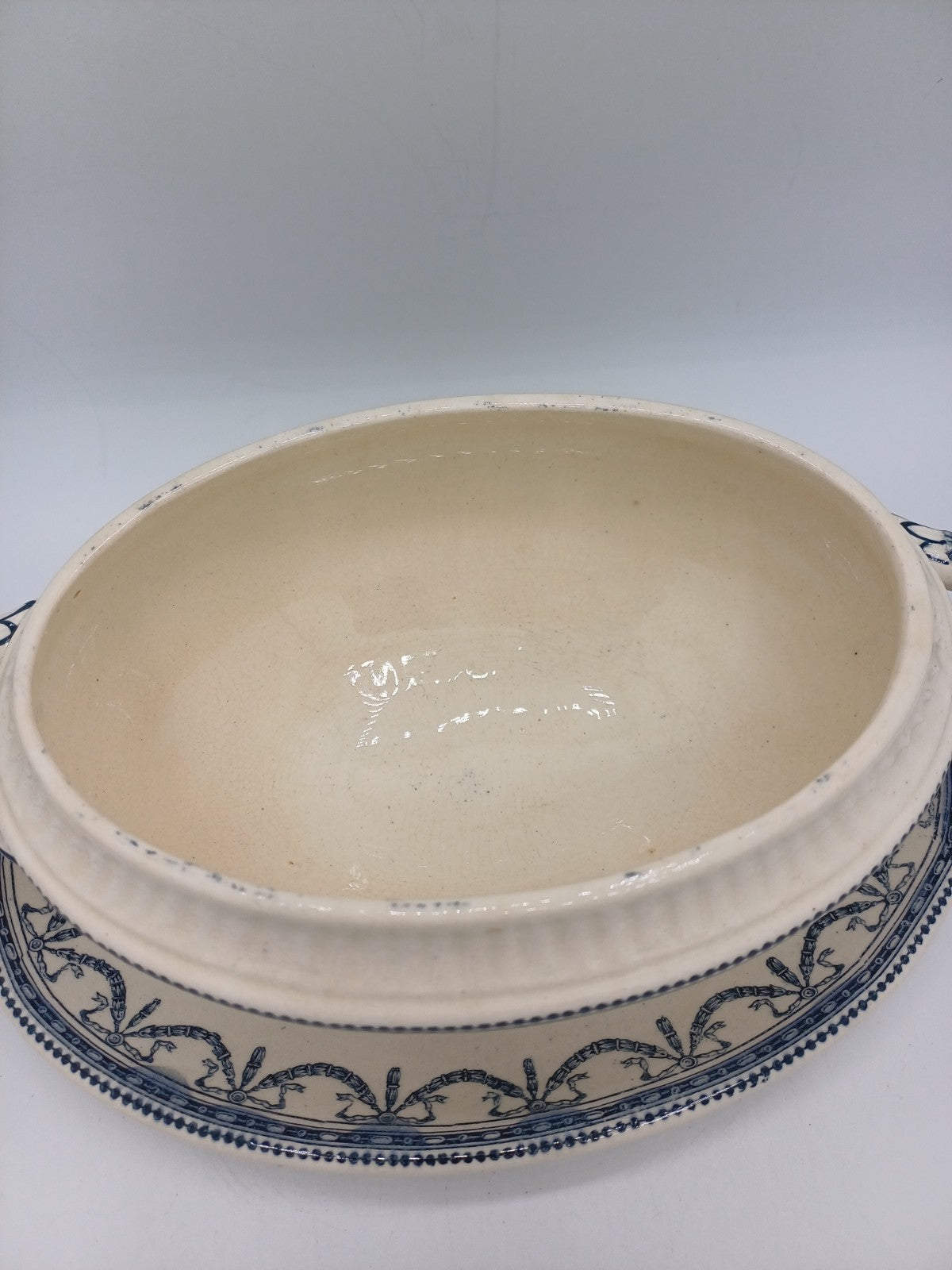 Saucière en Terre de Fer – Salins, Décor Guirlandes Louis XVI AR CONCEPT