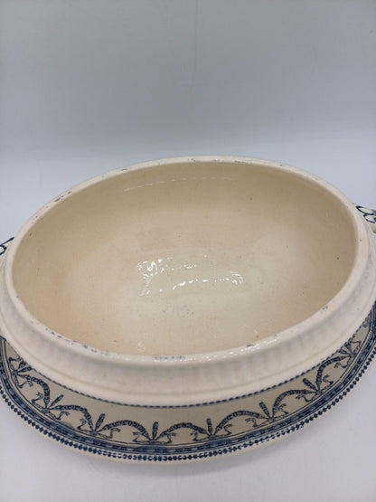 Saucière en Terre de Fer – Salins, Décor Guirlandes Louis XVI AR CONCEPT