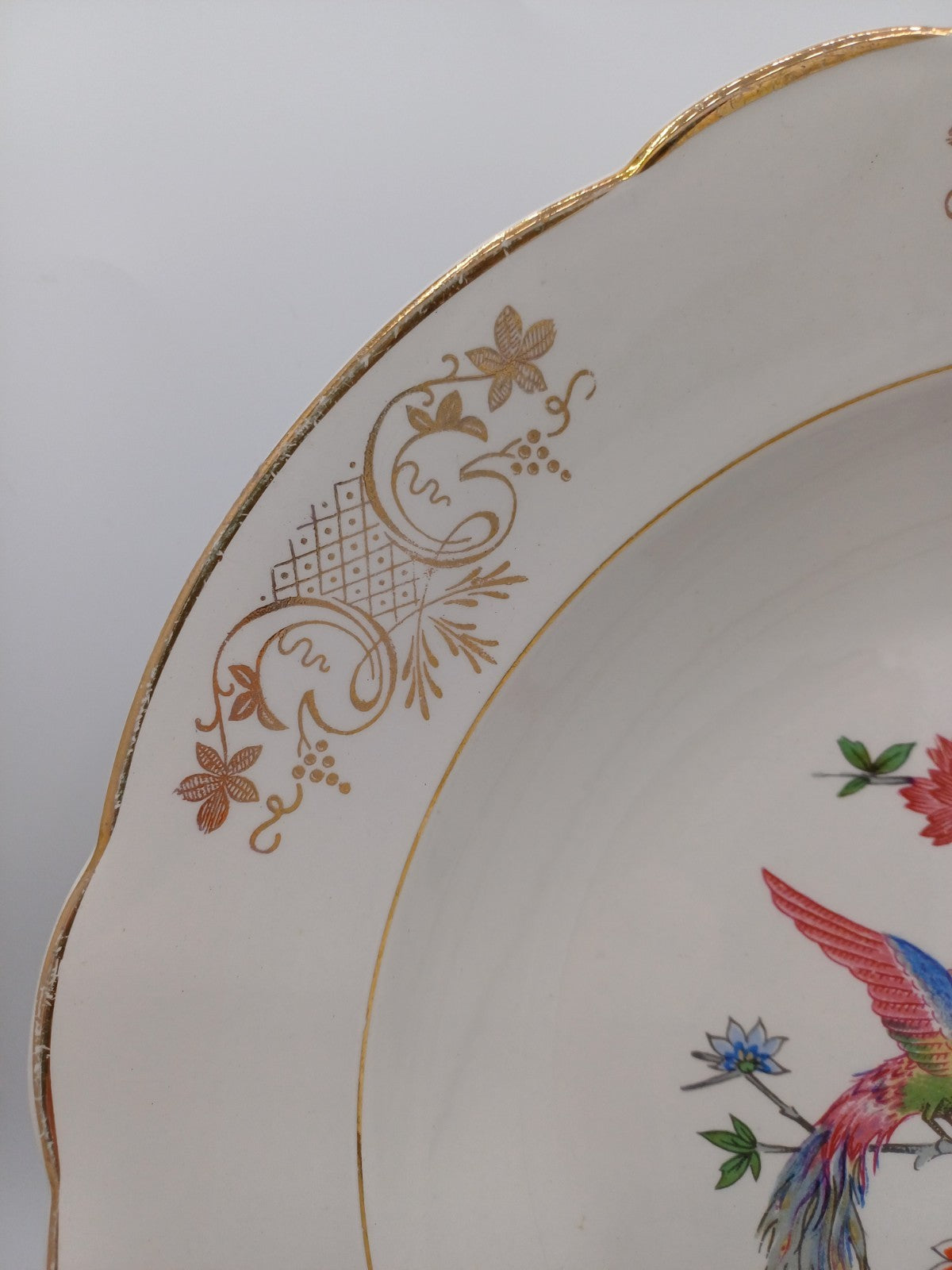 Grand plat creux en porcelaine – Décor floral – Lunéville, France AR CONCEPT