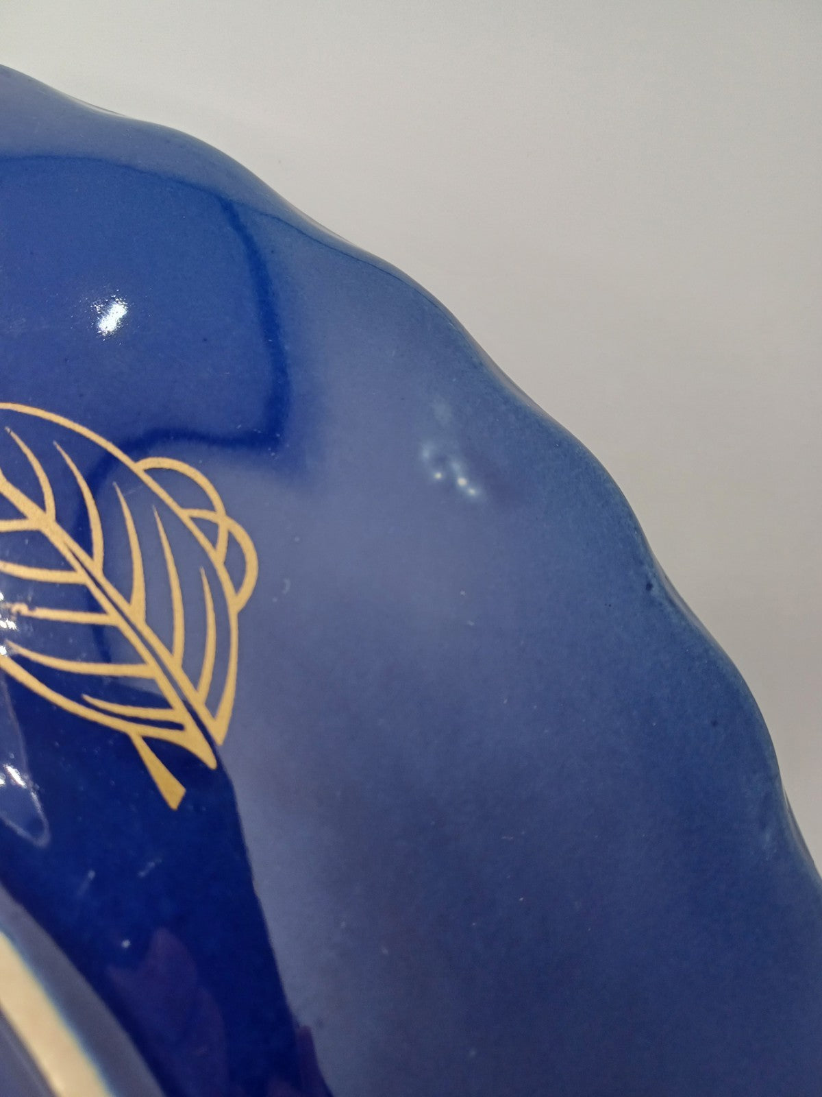 Copie d'un Plat en Porcelaine Fine – Taous, Maroc – Décor Floral et Paon AR CONCEPT