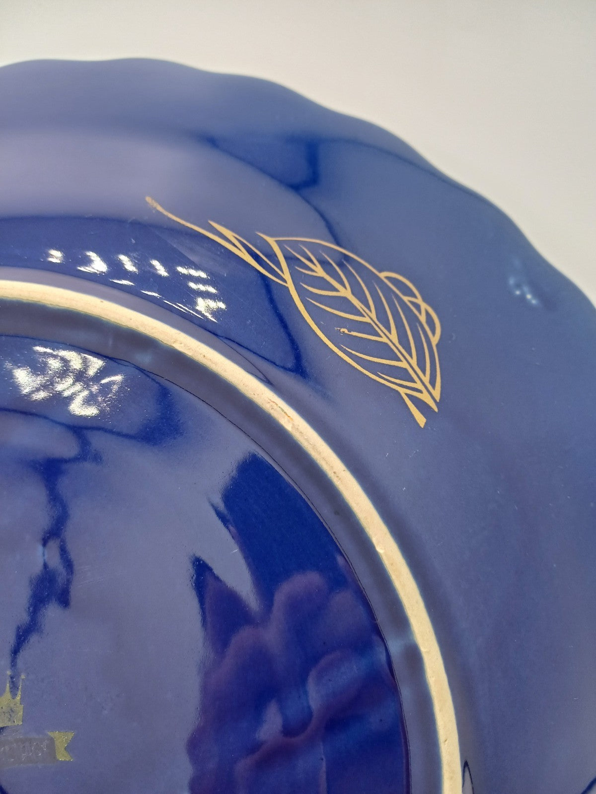 Copie d'un Plat en Porcelaine Fine – Taous, Maroc – Décor Floral et Paon AR CONCEPT