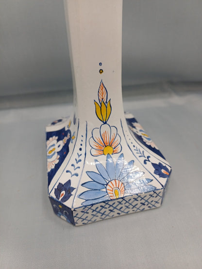 Petit bougeoir en faïence peint à la main – Signé FM – Style Delft