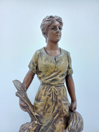 Statue en Régule sur Socle en Bois – "La Fermière" - Vintage AR CONCEPT