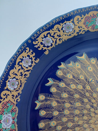 Copie d'un Plat en Porcelaine Fine – Taous, Maroc – Décor Floral et Paon