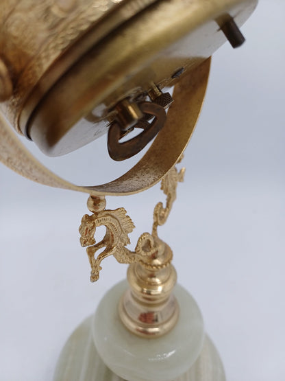 Horloge - Réveil Ritz dorée Sur Socle en Onyx – Mouvement Mécanique AR CONCEPT